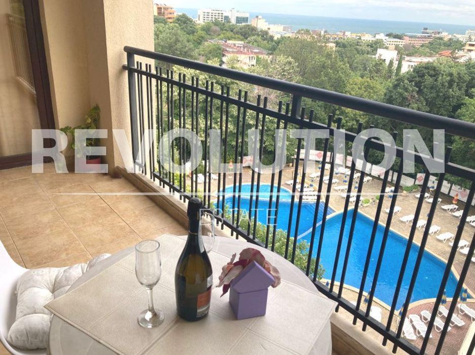 Тристаен апартамент в района на к.к Златни пясъци!