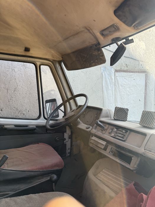 Mersedes Benz 207 furgon bortovoy