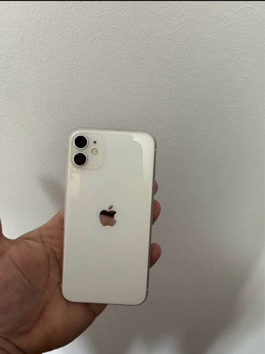 Vand sau schimb Iphone 11 (128) full box