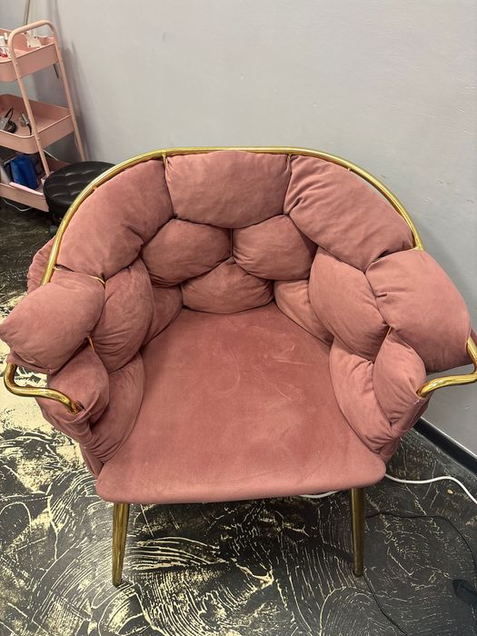 2 броя столове и диван