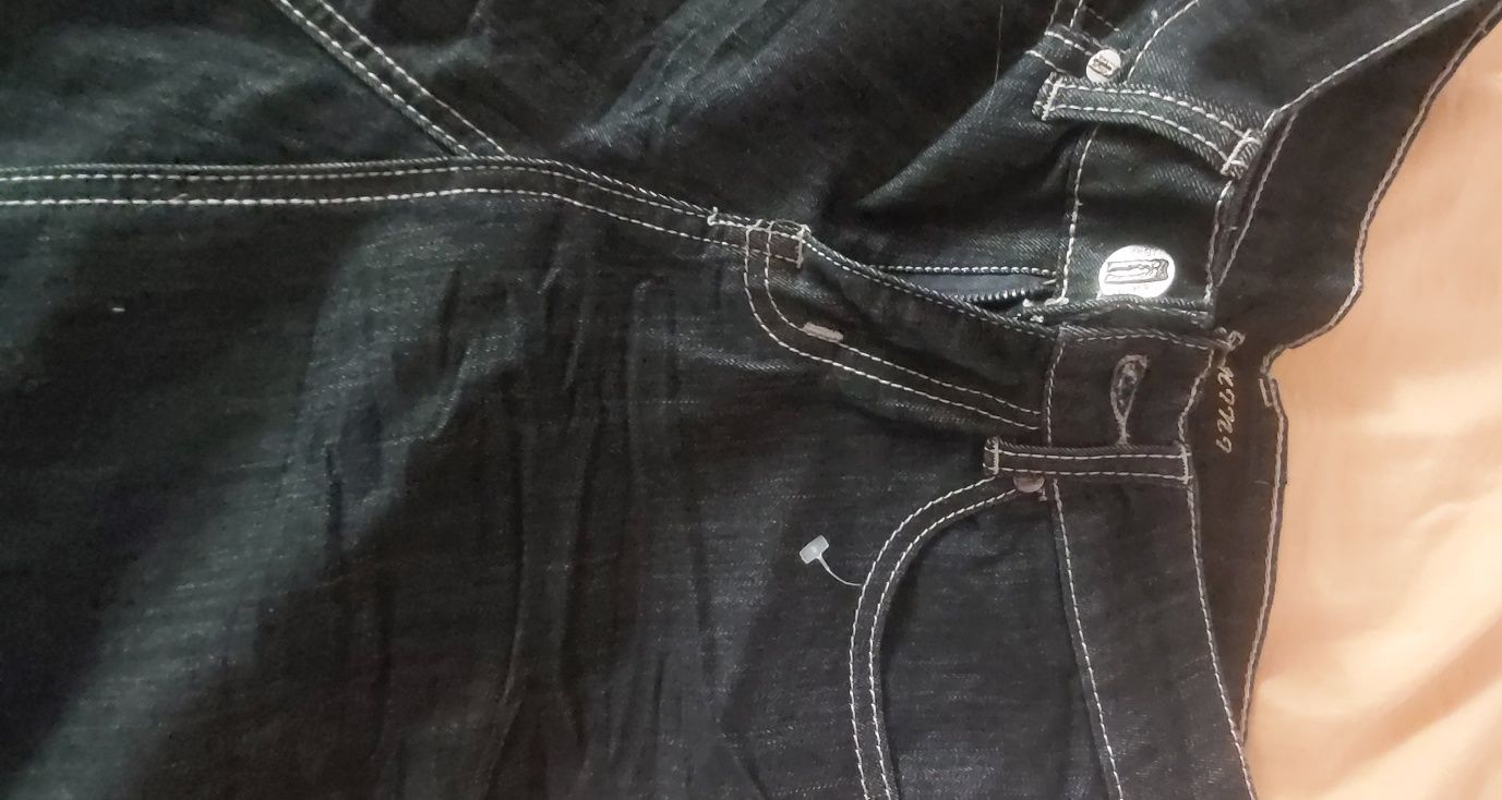 Pantaloni blugi negri 3sferturi/midi bufanti/salvari noi cu eticheta