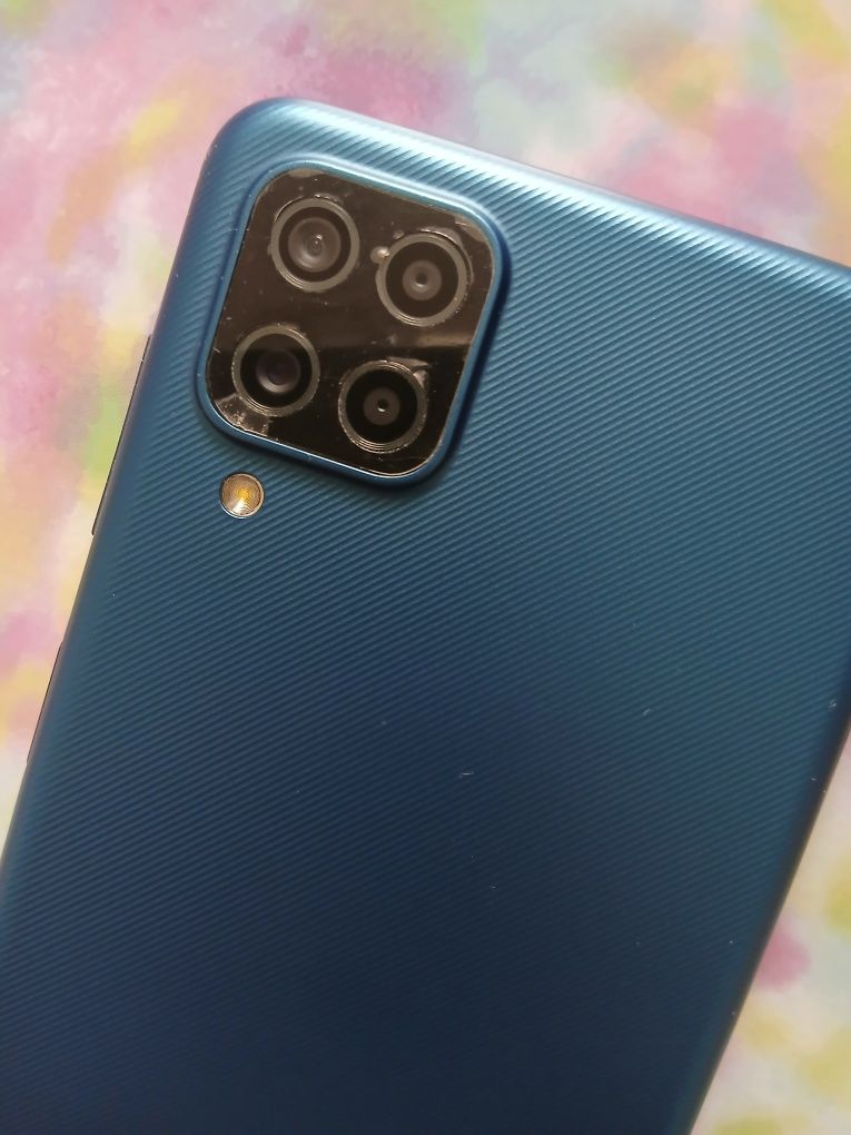Samsung Galaxy A12 – 128GB, син – отлично състояние + много кейсове