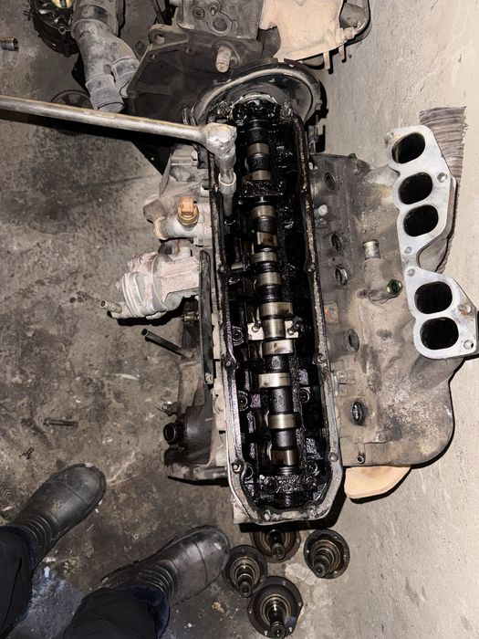 Продам на Ауди 100 2,3 головку