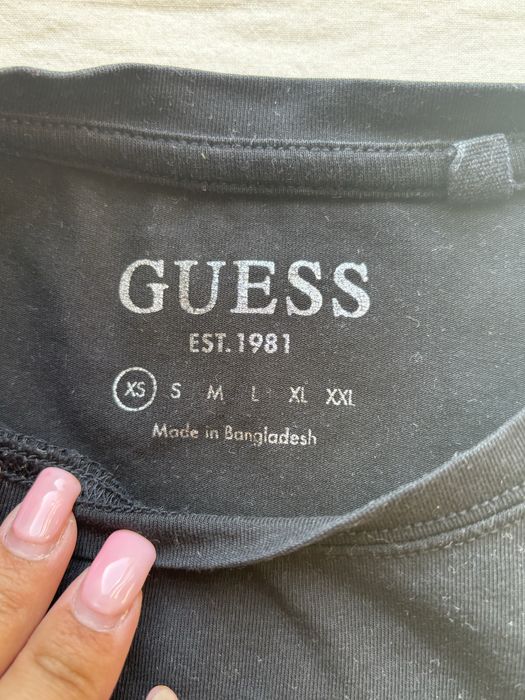 Тениска Guess с камъчета