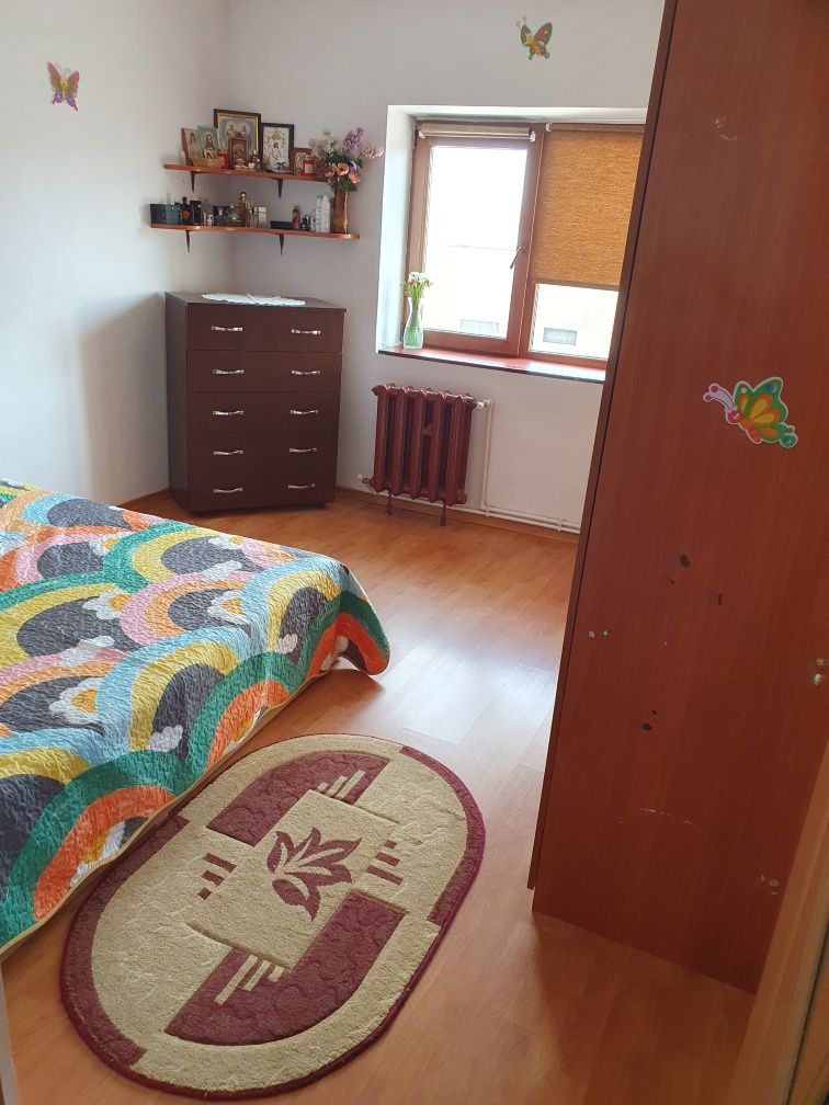 Vând apartament 3 camere 95 mp, zona Finanțe