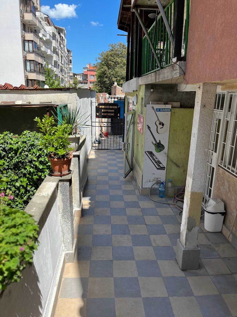 Дава се под наем  в Бургас, Лазур - 30 кв.м за 480 € - Снимка #1