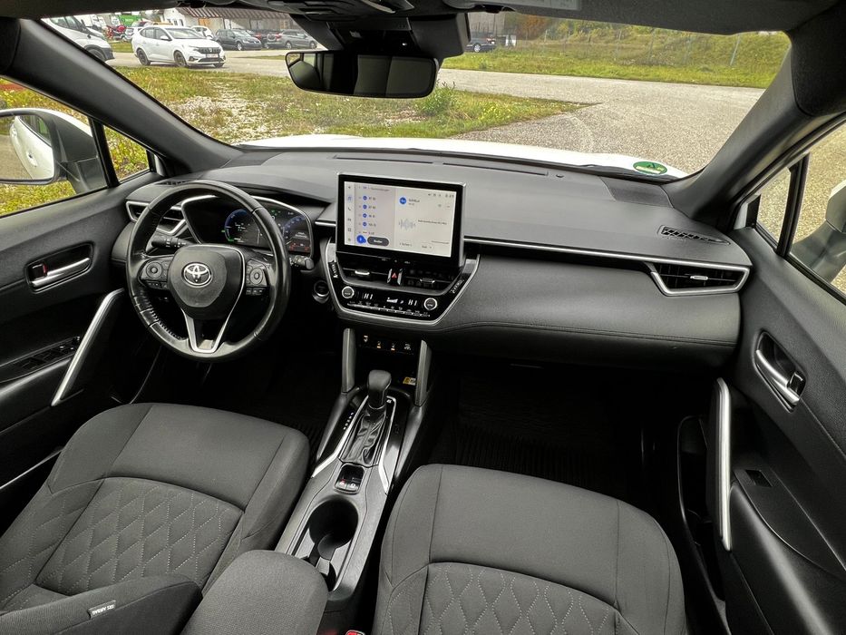 Toyota corolla Cross 2023-08/2,0 benzina hybrid