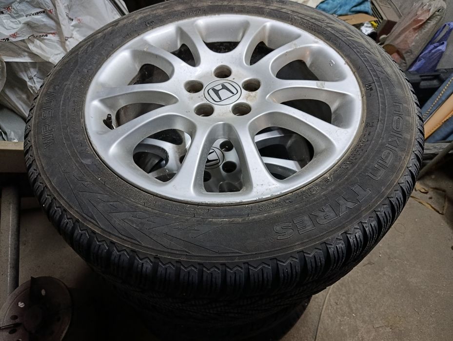 Продавам 4 зимни гуми с джанти за Хонда