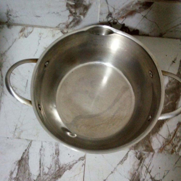 Продаю сковороду и кастрюлю.