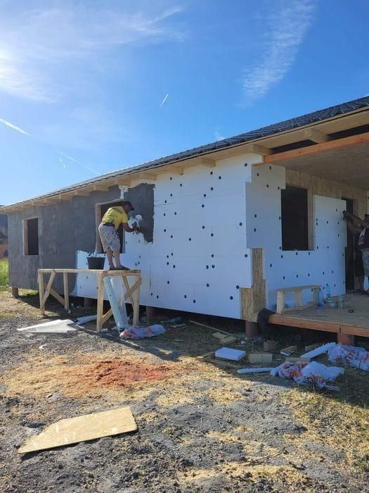 Vand case pe structura metalica