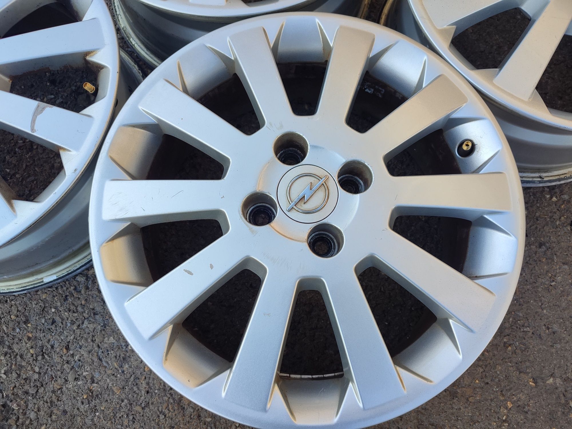 16" оригинални алуминиеви джанти за Opel Corsa...