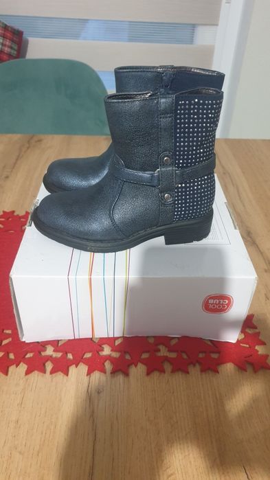 Vand cizme fata, noi cu eticheta