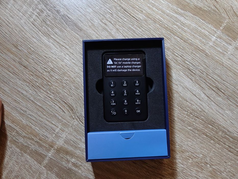 SafePal X1 – Hardware Wallet (portofel cryptomonede)