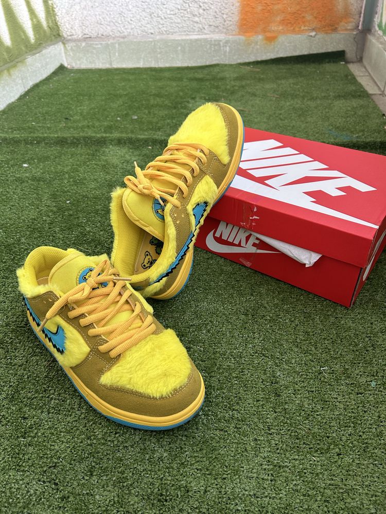 nike dunk yellow bear
