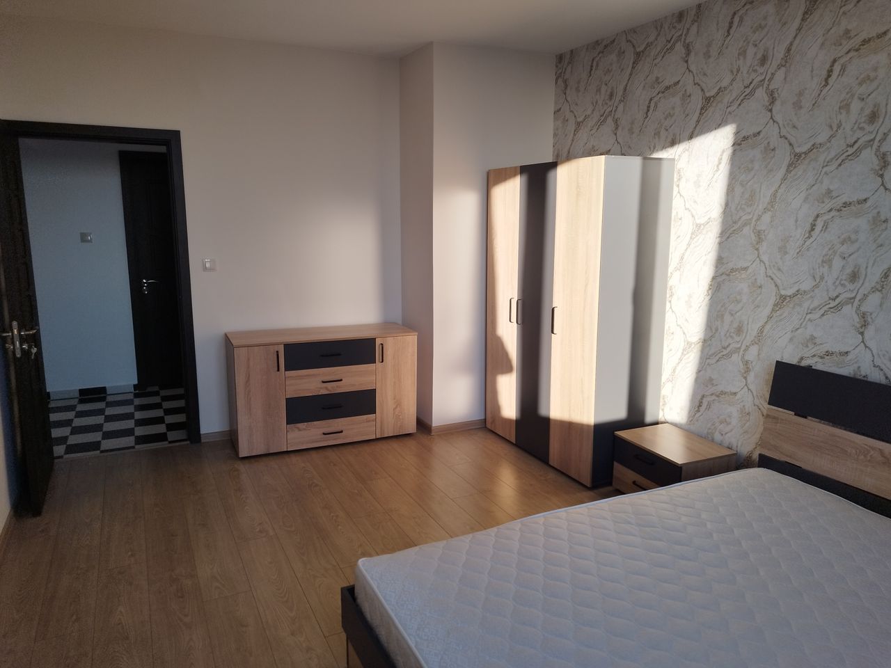Продава се Тристаен апартамент в Пловдив, Изгрев - 80 кв.м за 1050 €/кв.м - Снимка #9