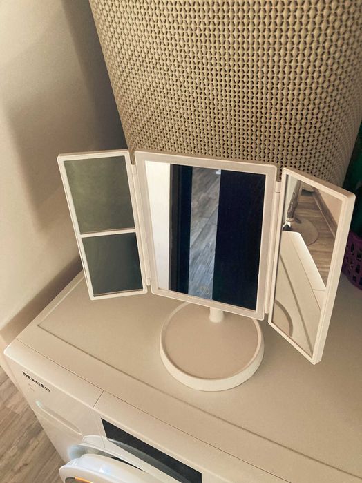 Огледало за гримиране светещо