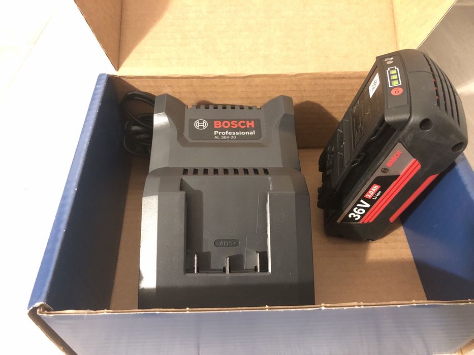 Set acumulator Bosch 36V plus incarcator