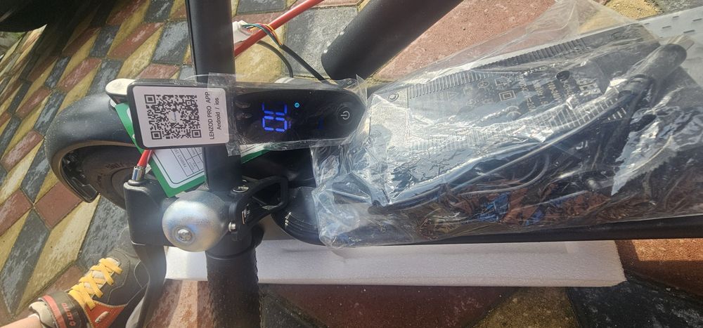 Trotineta electrica noua JRH autonomie 30 km viteza maxima 25km/h