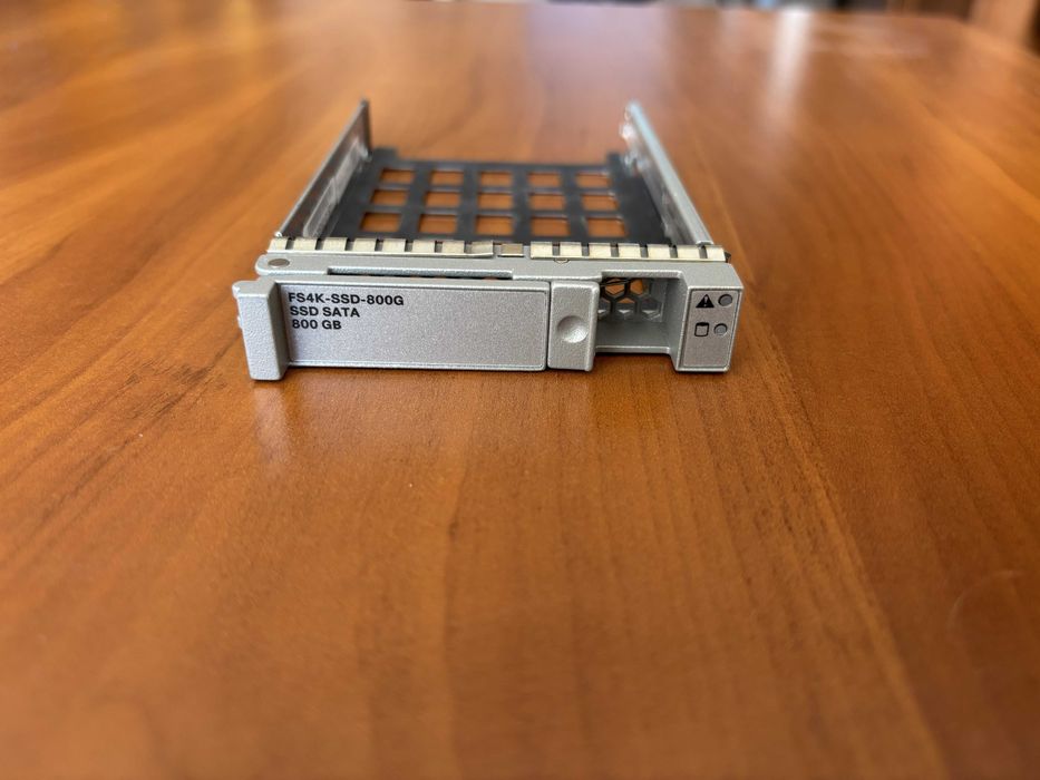 9x Cisco 2.5" SFF Caddy FS4K-SSD-800G