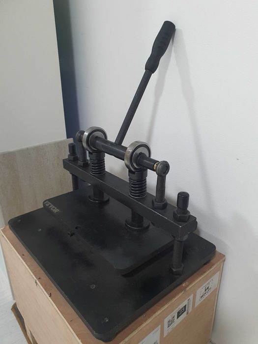 Presa Vevor pentru taiat piele