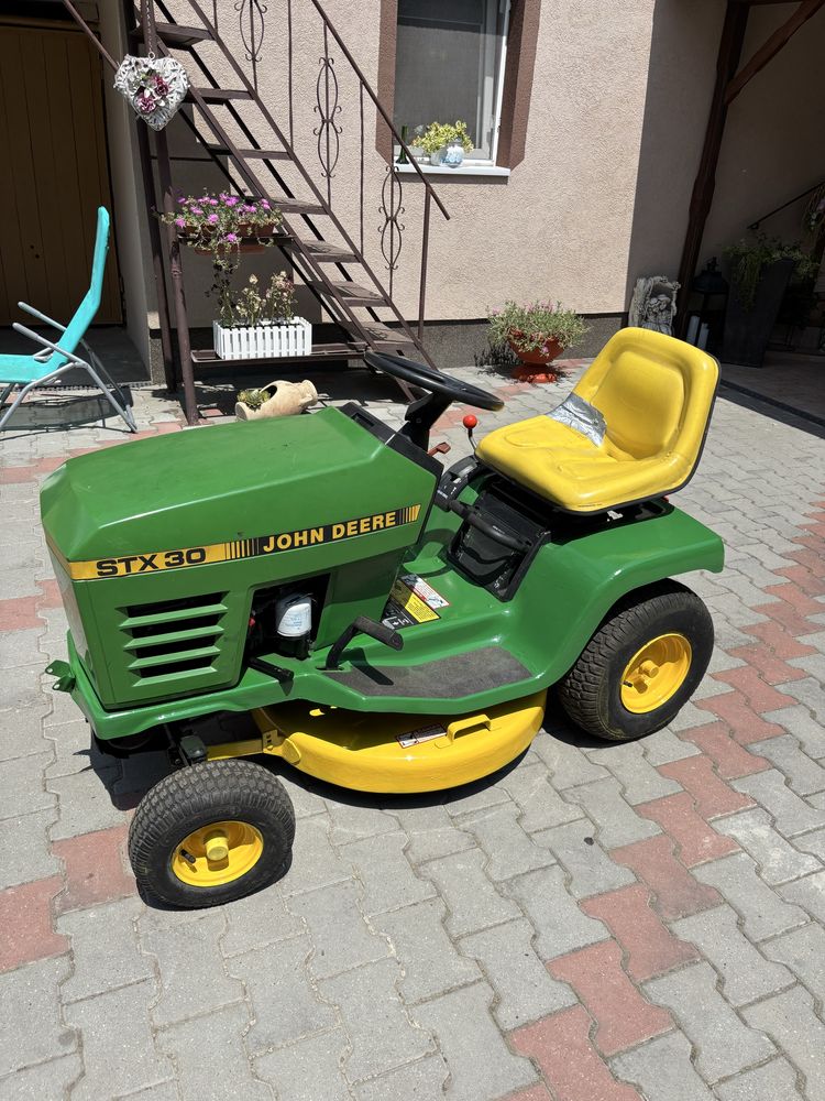 Vand 2 Tractorase de gazon John Deere
