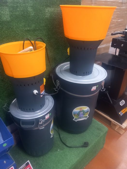 Vând mori de uruiala și mălai noi  micul fermier