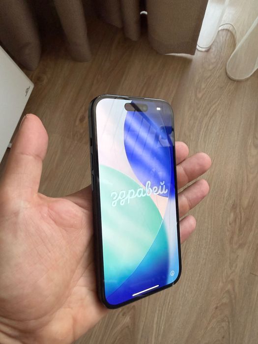 iPhone 15 - пукнато стъкло