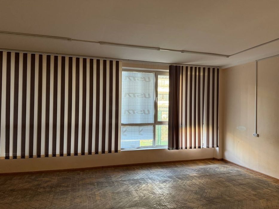 Складские помещения-Склад35м²-20м²Грузовой подъезд Офис 18м²-35м²-80м²