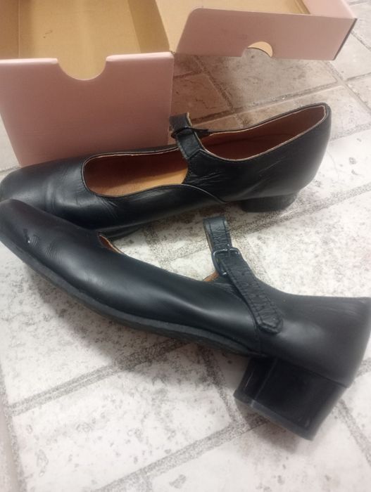 Скарпини за народни танци