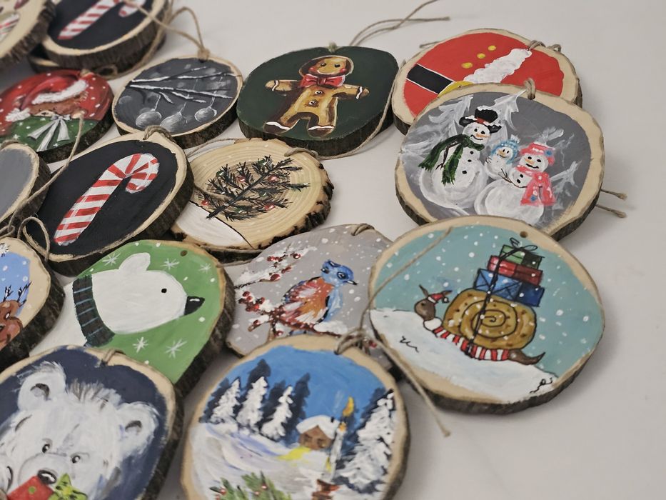 Коледни ръчно рисувани шайби