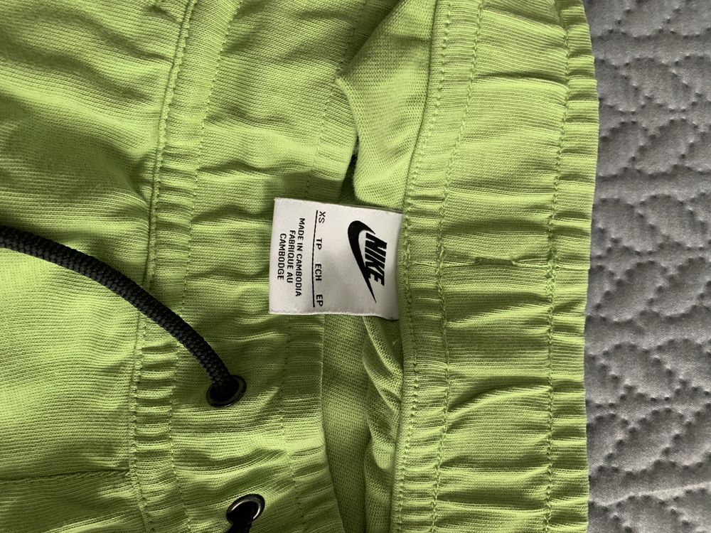 Оригинални къси панталони NIKE . Размер XS . Цена 30 лв .