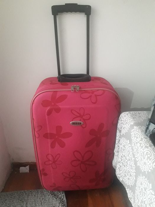 Trolley per calatorie mediu doar 110 lei conditie perfectă