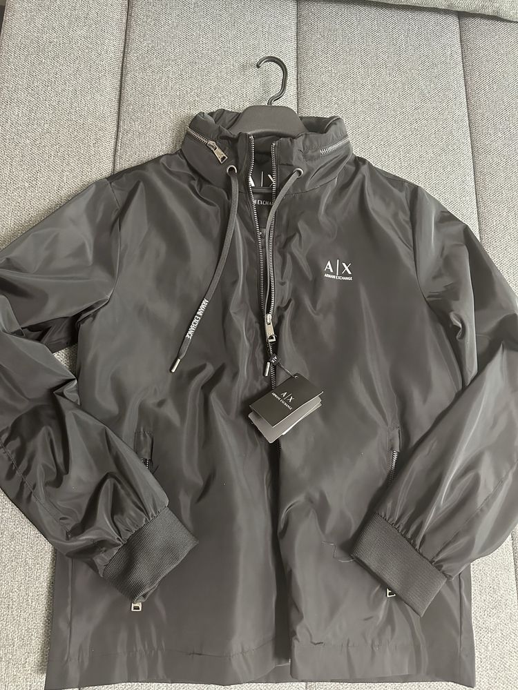 Armani Exchange-чисто ново с етикет