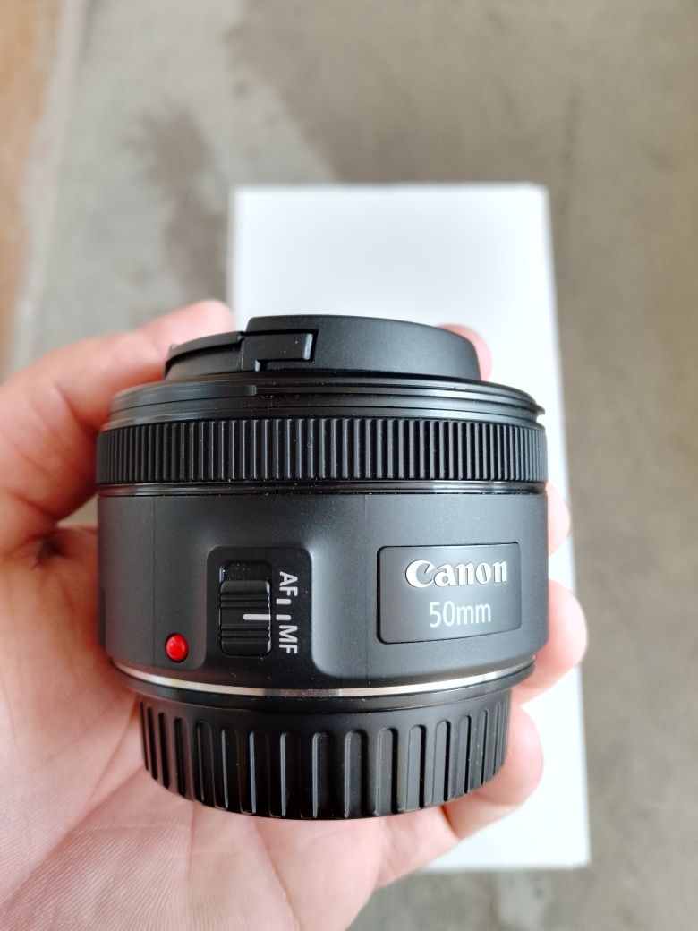 Canon 50mm f/1.8 obiktiv