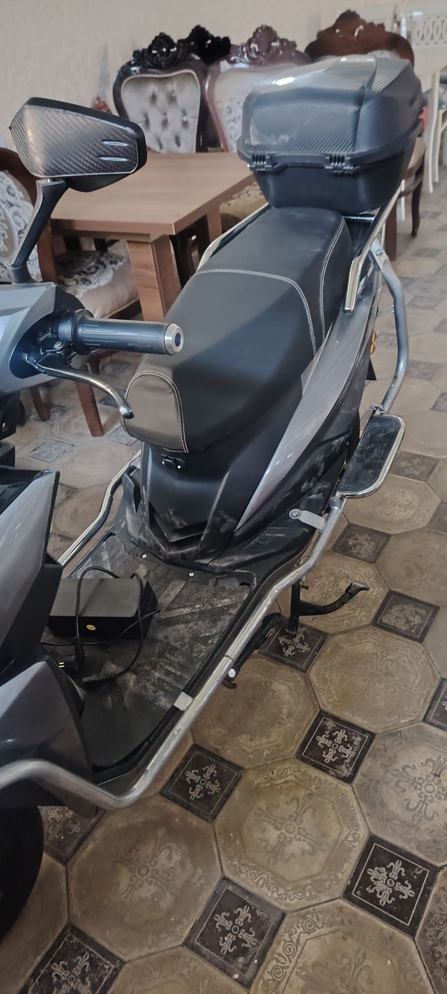 Elektro skuter sotiladi