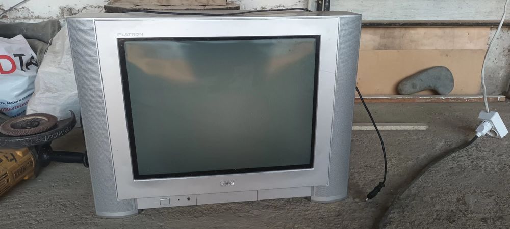 Televizor LG sotiladi  b/u hamma joyi ishlaydi