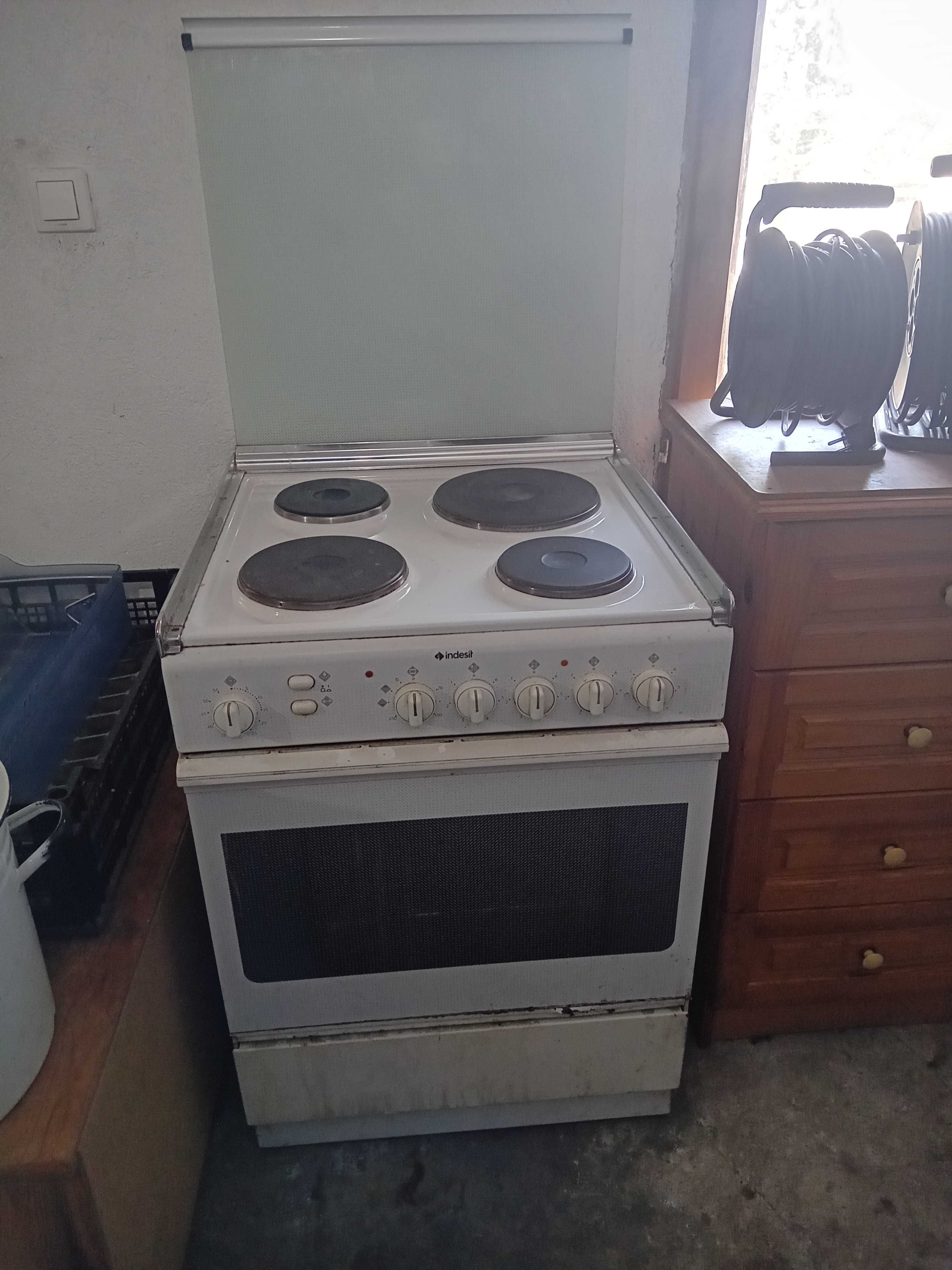 Готварска печка Indesit