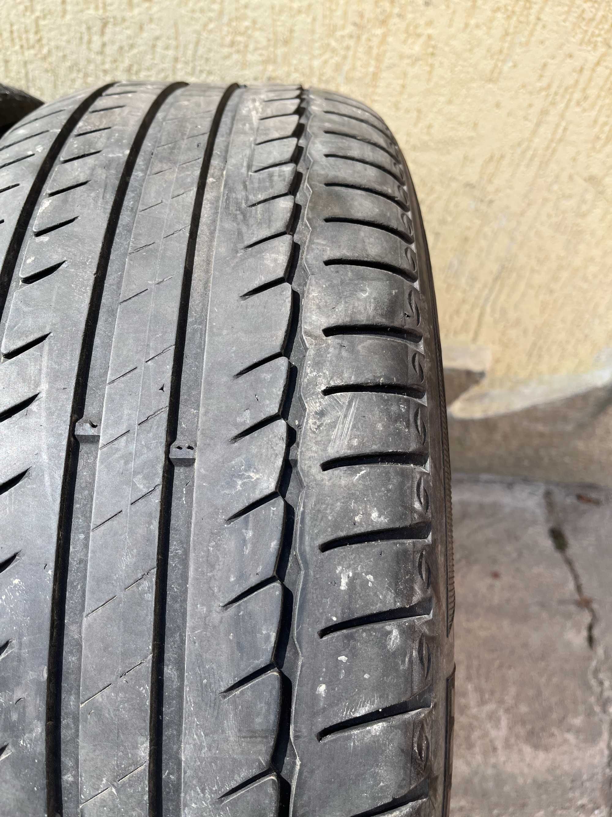 2 бр. летни гуми 215/55/17 Michelin DOT 4015 3,5-4 mm