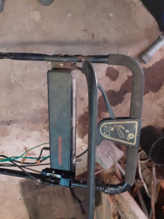 Masina de tuns iarba pe benzina marca WHITE OUTDOOR POWER