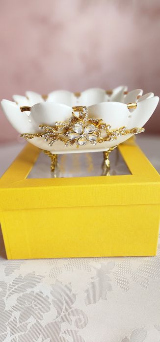 Керамическая конфетница