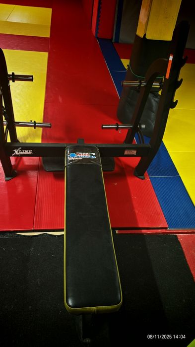 Banca împins culcat