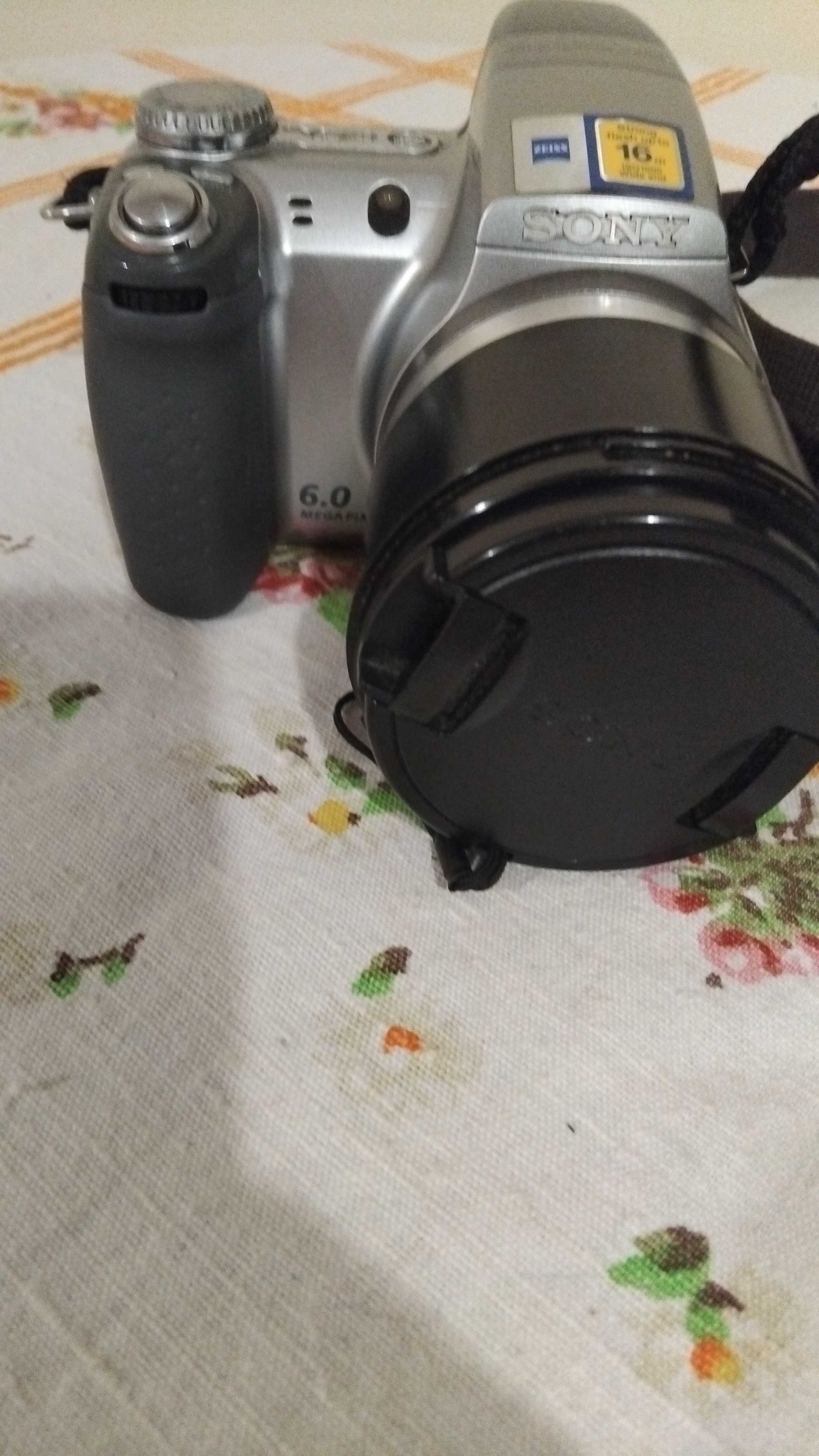 Фотоапарат SonyDSC - H2