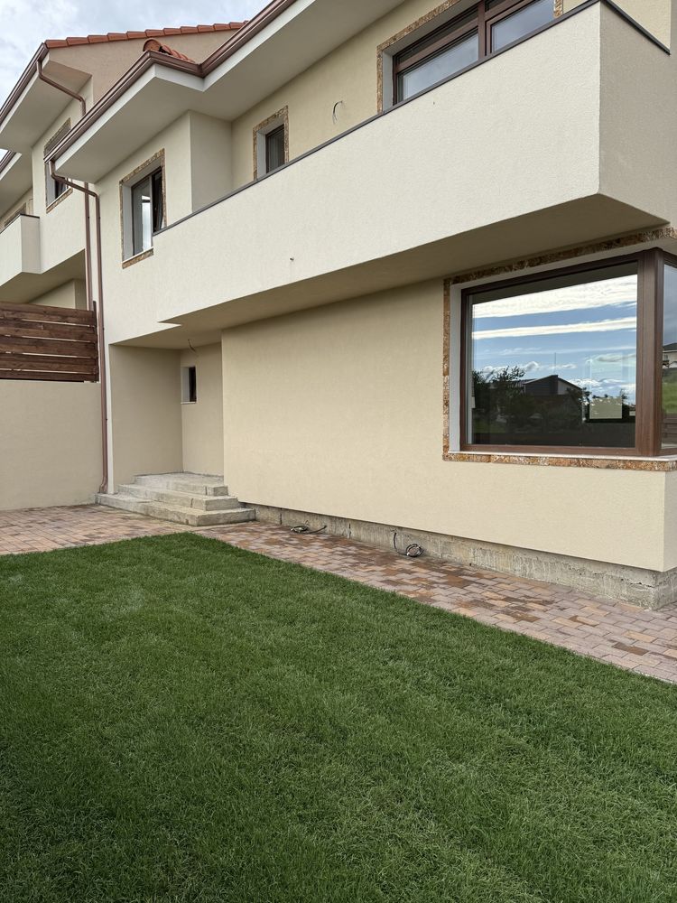 Duplex de vanzare Dezmir (case cuplate)!