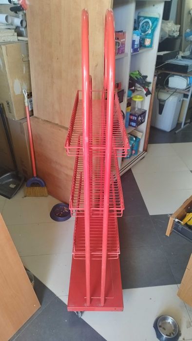 Метален стелаж с рафтове 146/70/30см червен с колела