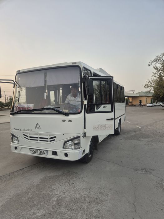 Isuzu NP26 avtobus