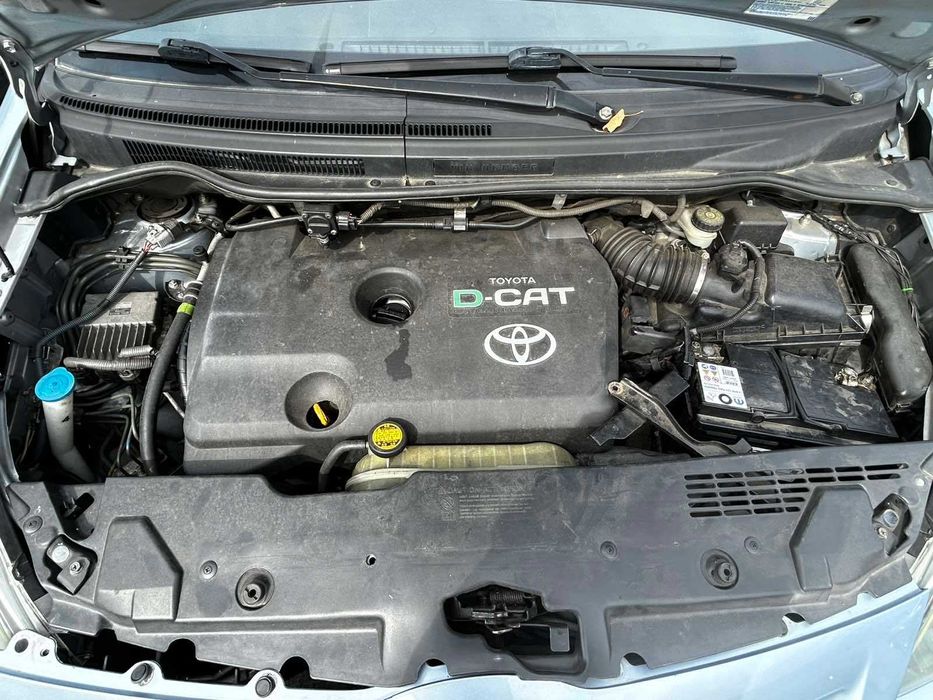 Toyota Corolla Verso 2008 на части