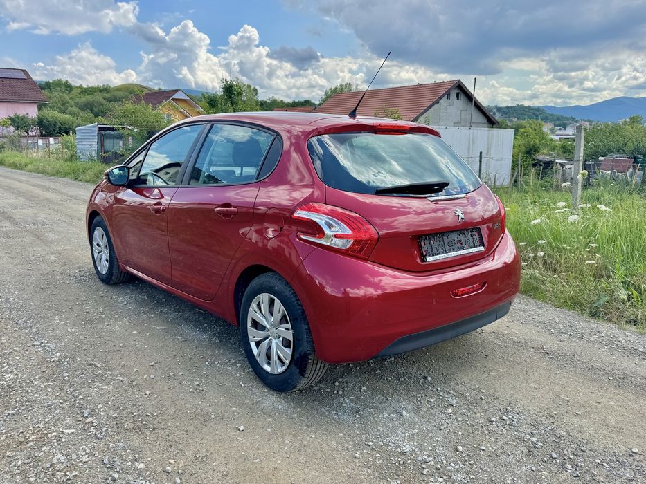 Peugeot 208 2015 Climatic Senzori parcare Navi LED