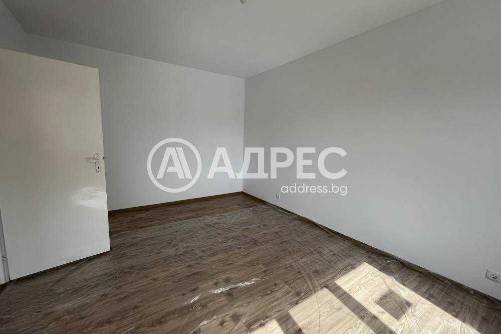 Продава се Двустаен апартамент в Разград, Център - 58 кв.м за 1100 €/кв.м - Снимка #1