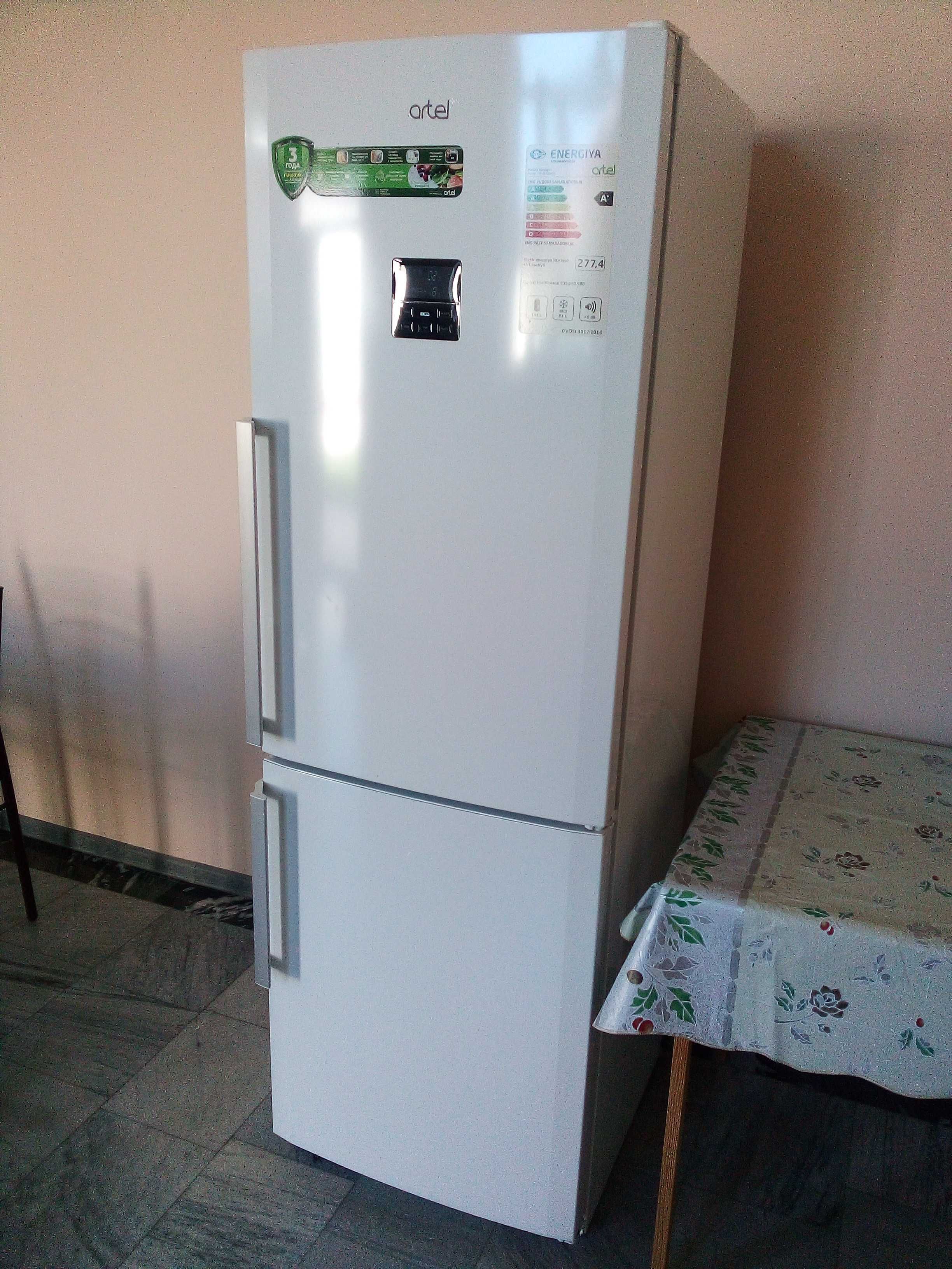 Большой холодильник Artel сенсорный, работает при низком напряжении