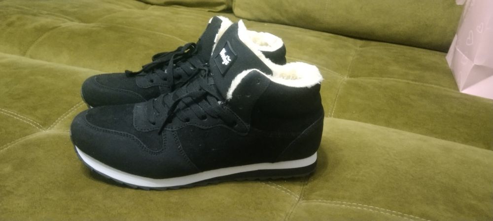 Зимние кроссовки.